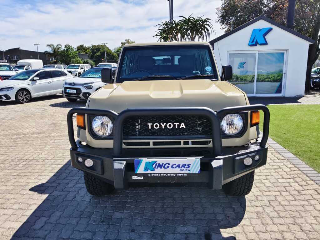 Toyota Landcruiser 70 - View 2