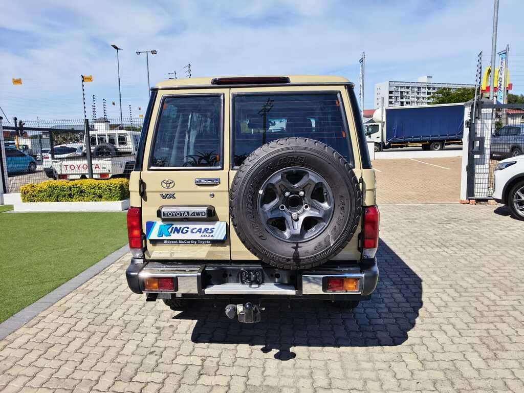 Toyota Landcruiser 70 - View 6