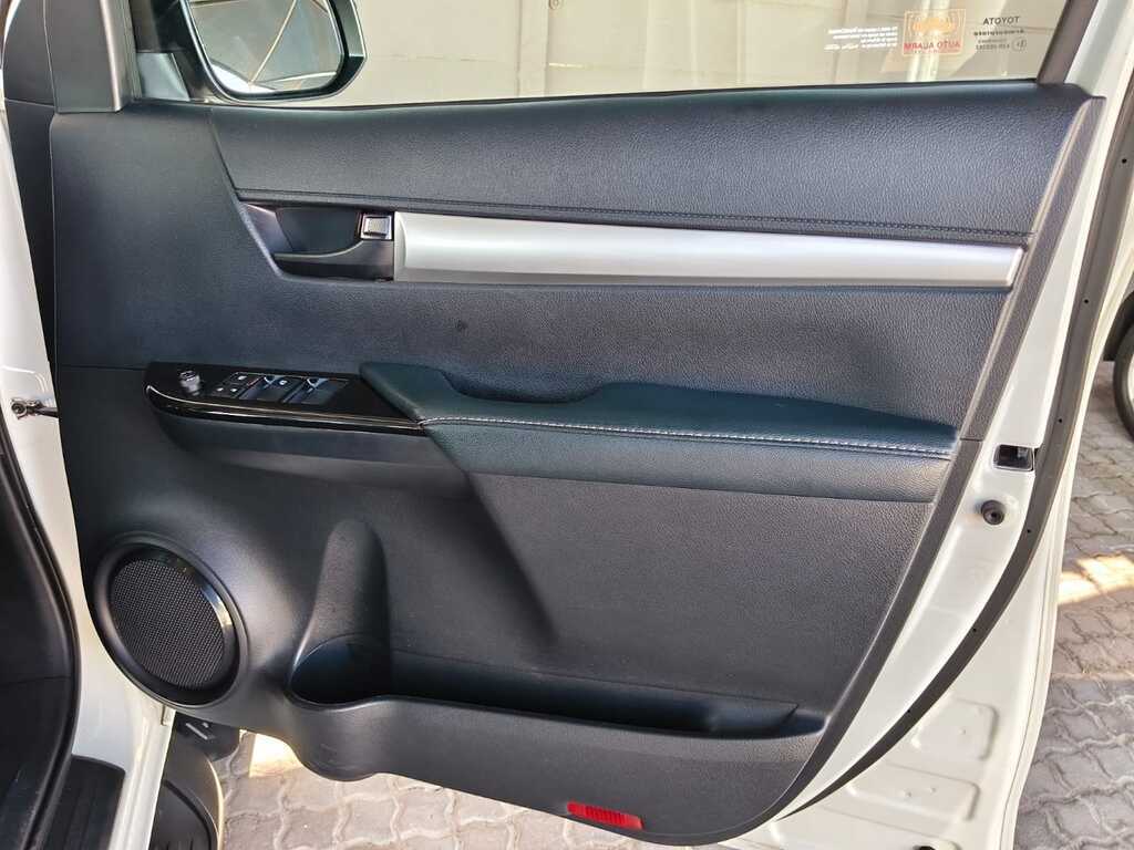 Toyota Hilux - View 11