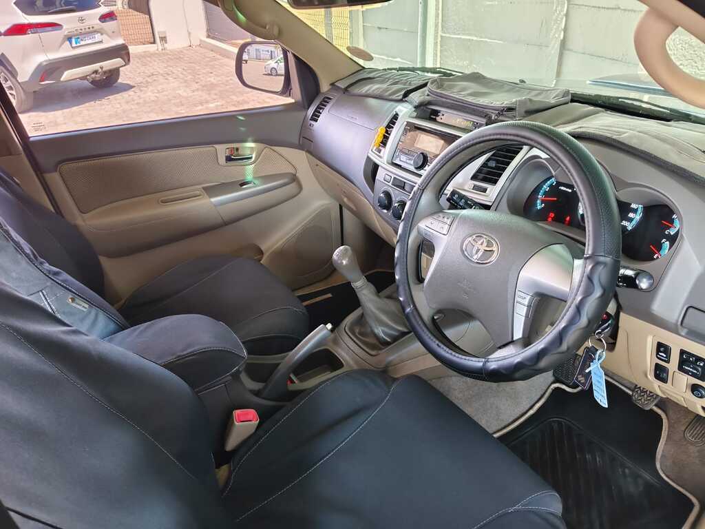 Toyota Fortuner - View 8