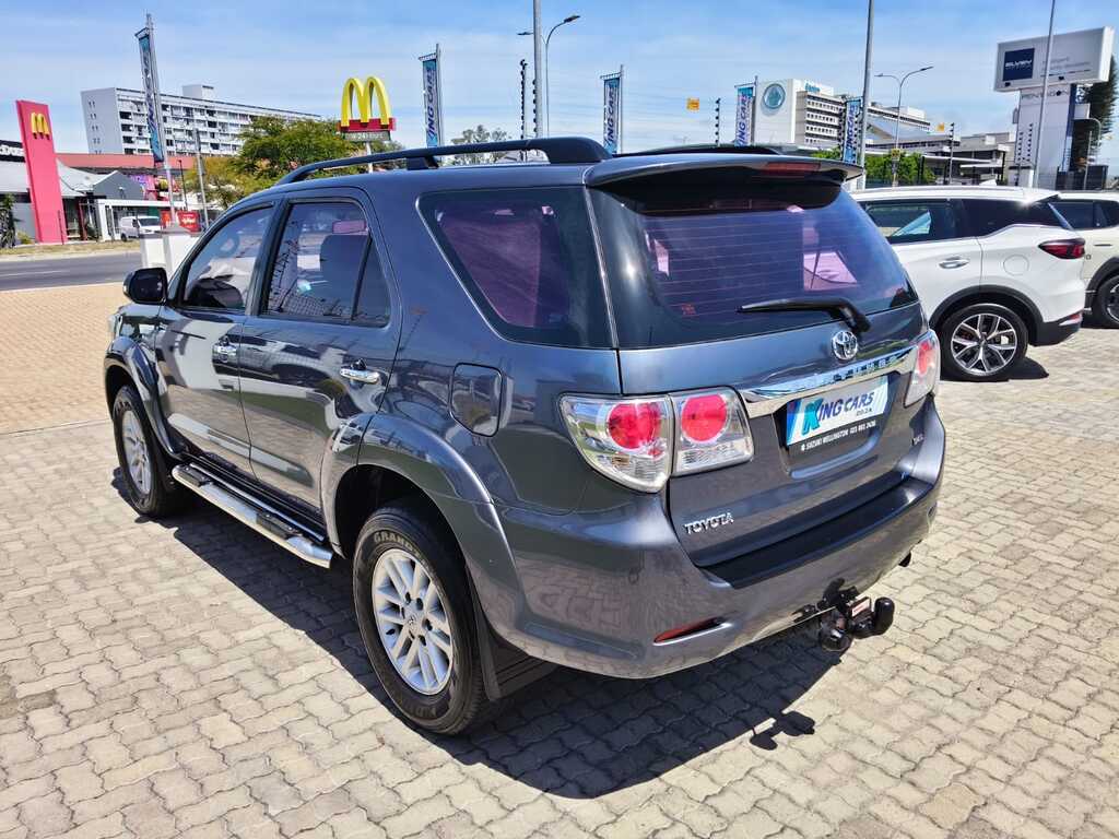 Toyota Fortuner - View 3
