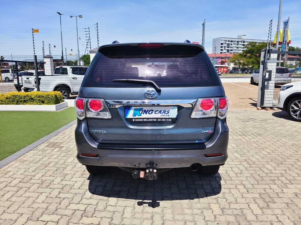 Toyota Fortuner - View 4