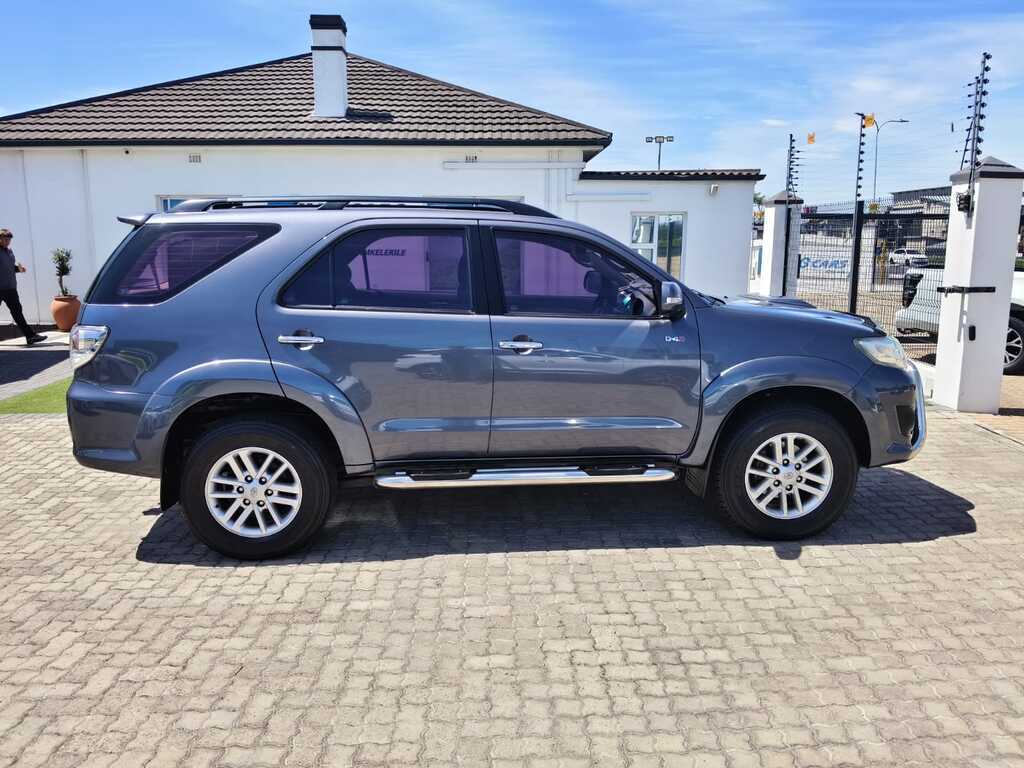 Toyota Fortuner - View 6