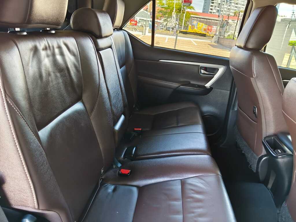 2019 Toyota Fortuner — photo 12