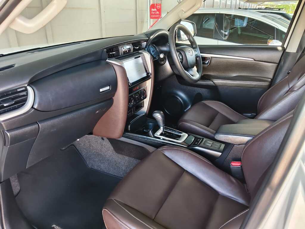2019 Toyota Fortuner — photo 14