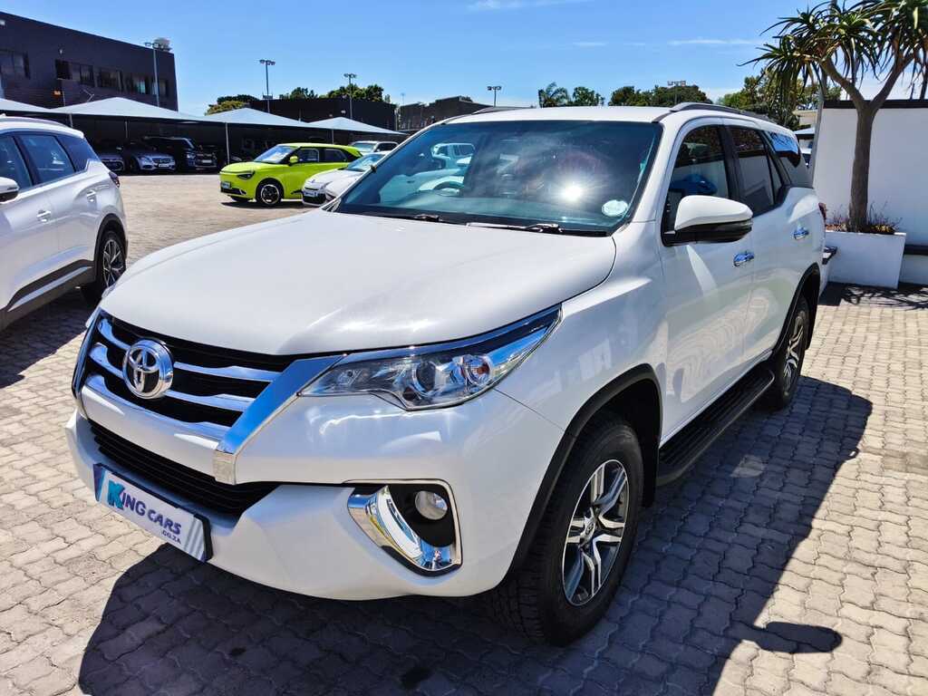 2019 Toyota Fortuner — photo 2