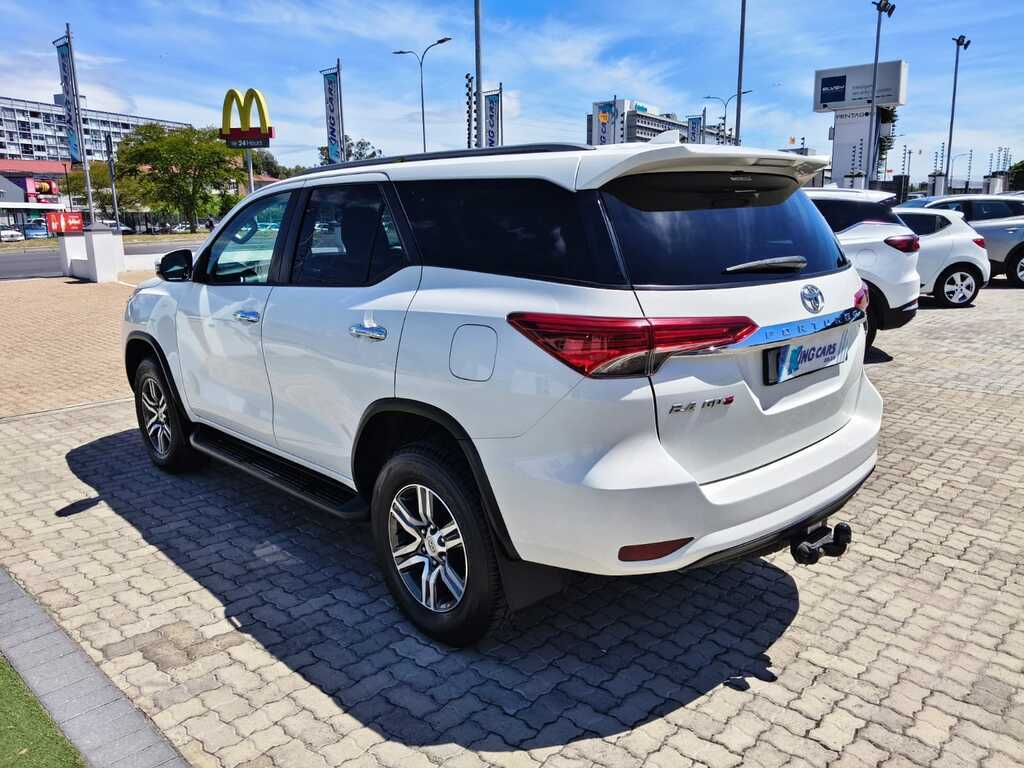 2019 Toyota Fortuner — photo 4