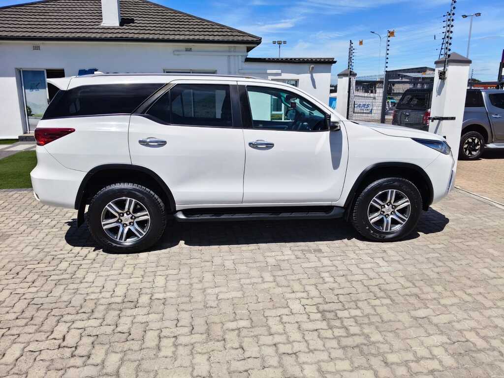 2019 Toyota Fortuner — photo 7