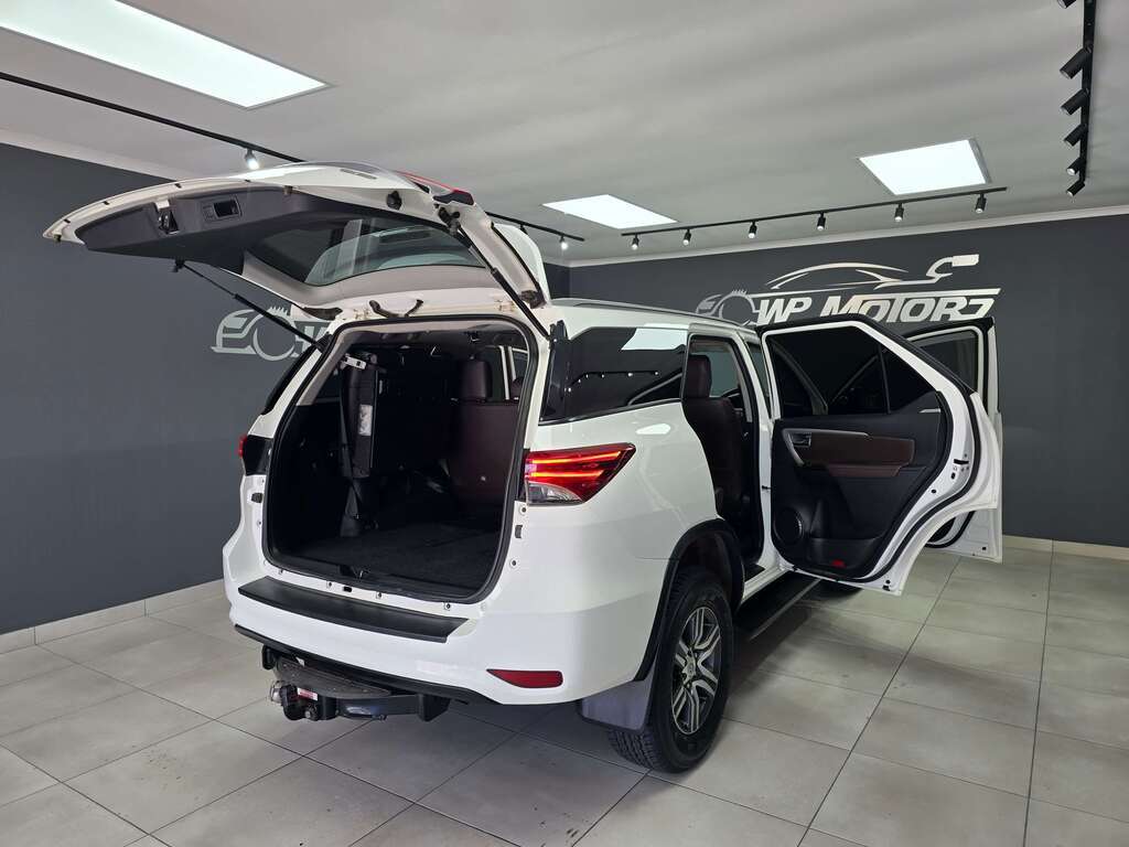 TOYOTA FORTUNER - Image 10