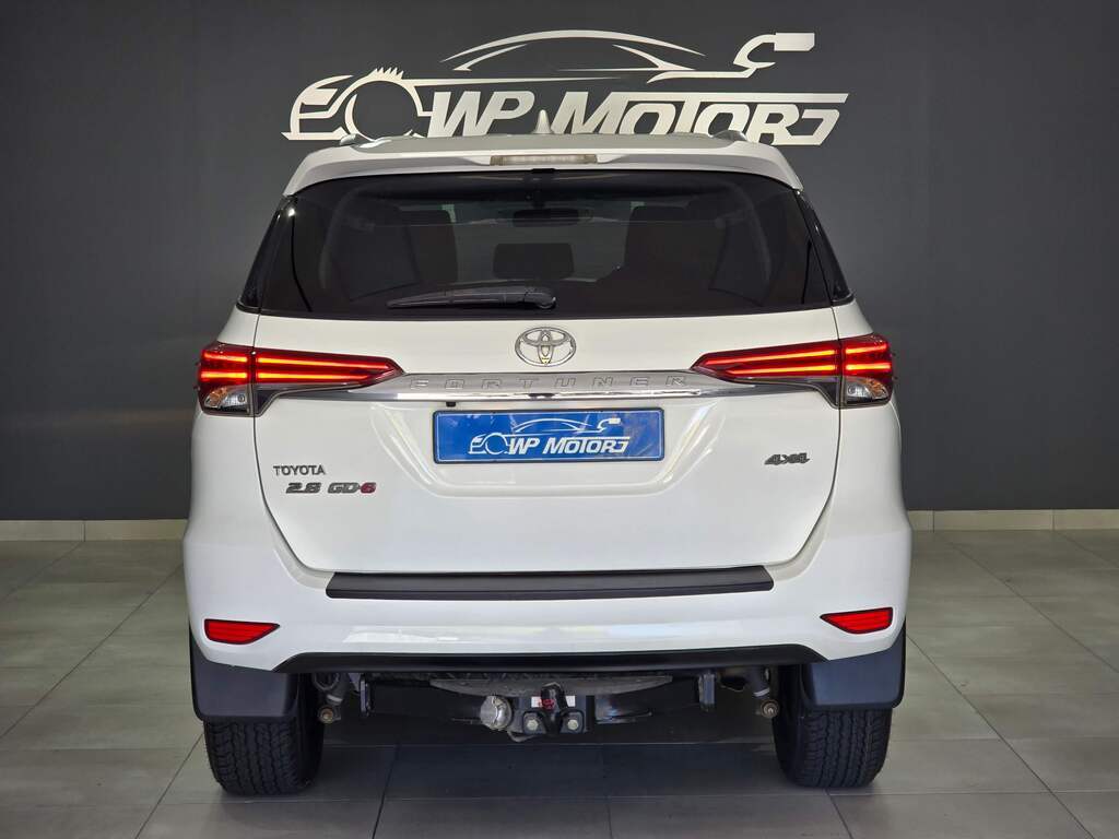 TOYOTA FORTUNER - Image 11