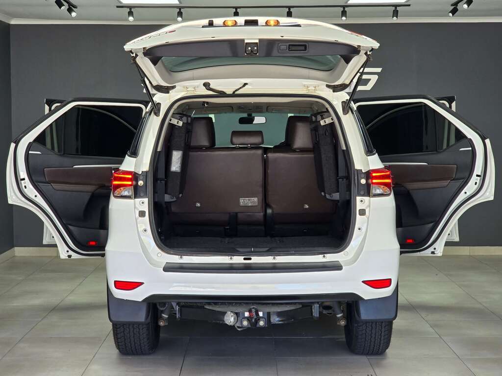 TOYOTA FORTUNER - Image 12
