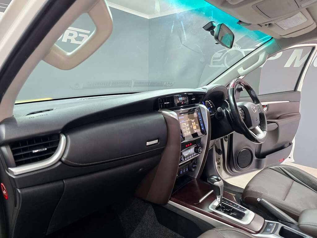 TOYOTA FORTUNER - Image 15