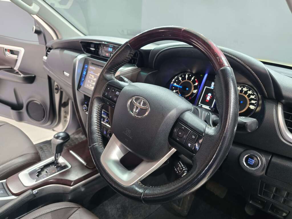 TOYOTA FORTUNER - Image 16