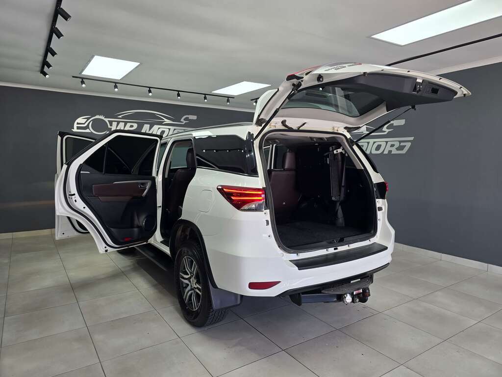 TOYOTA FORTUNER - Image 9