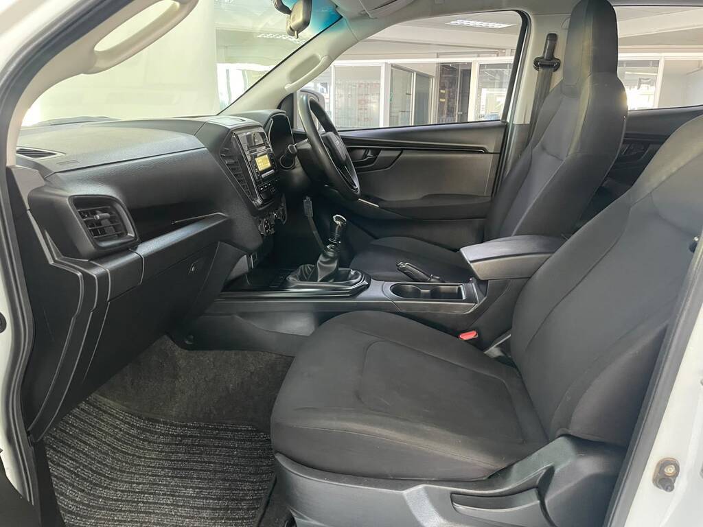 2023 ISUZU D-MAX, White, 167000Kms, Manual, Bakkie Double Cab, Diesel, R349 900, Worcester