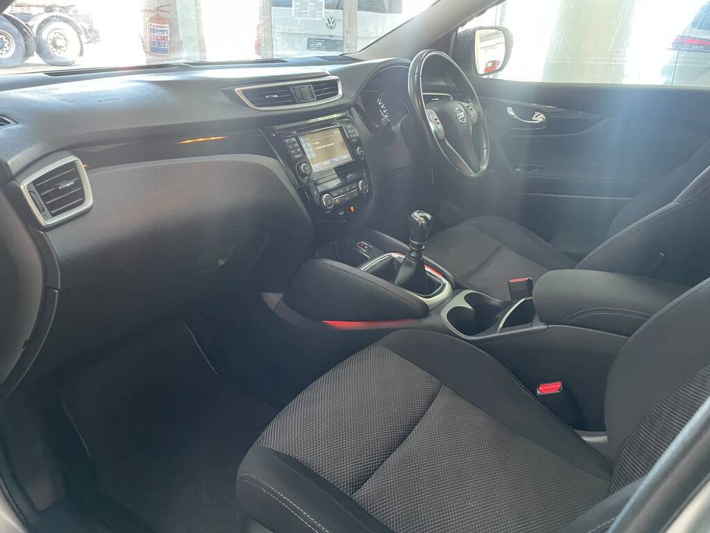 2018 NISSAN QASHQAI, Silver, 142000Kms, Manual, SUV, Diesel, R169 900, Worcester