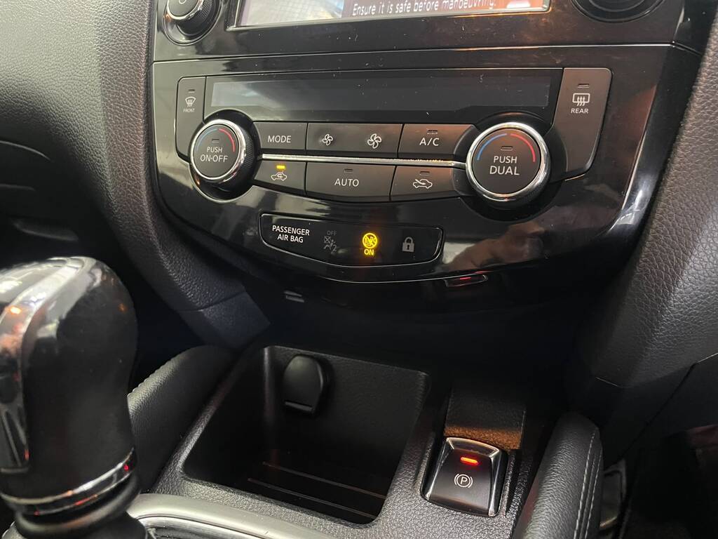 2018 NISSAN QASHQAI, Silver, 142000Kms, Manual, SUV, Diesel, R169 900, Worcester