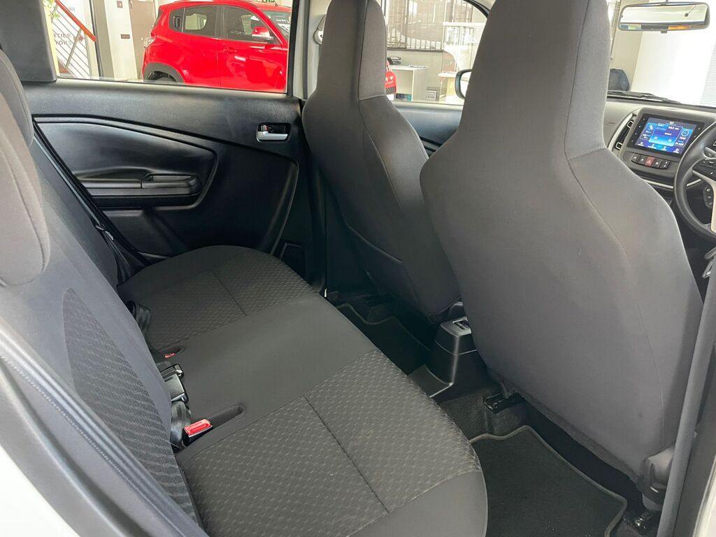 2024 TOYOTA VITZ, White pearl metallic, 33000Kms, Automatic, Hatchback, Petrol, R189 900, Worcester