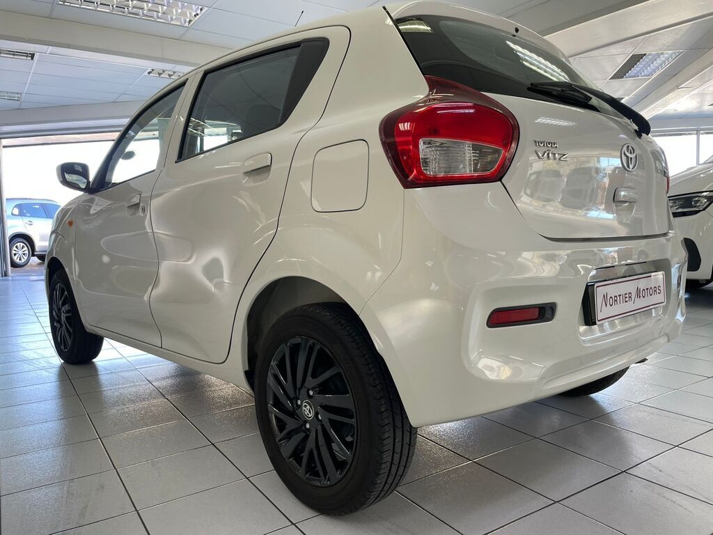 2024 TOYOTA VITZ, White pearl metallic, 33000Kms, Automatic, Hatchback, Petrol, R189 900, Worcester