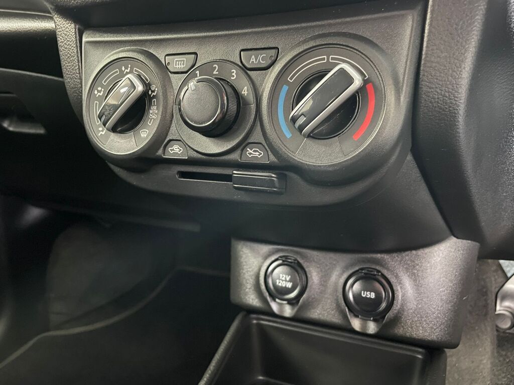 2024 TOYOTA VITZ, White pearl metallic, 33000Kms, Automatic, Hatchback, Petrol, R189 900, Worcester