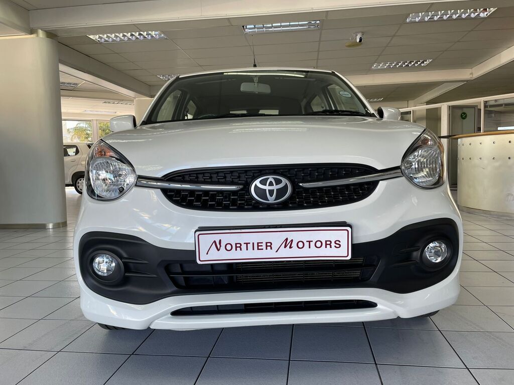 2024 TOYOTA VITZ, White pearl metallic, 33000Kms, Automatic, Hatchback, Petrol, R189 900, Worcester