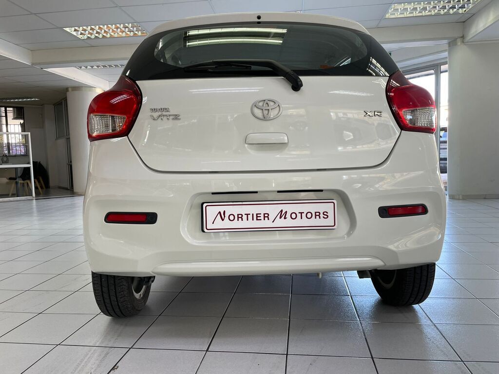 2024 TOYOTA VITZ, White pearl metallic, 33000Kms, Automatic, Hatchback, Petrol, R189 900, Worcester