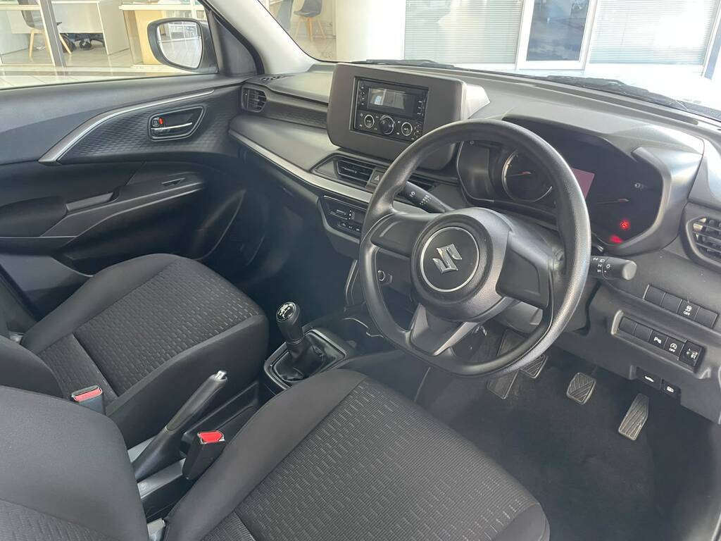 2025 SUZUKI SWIFT, White pearl metallic, 17729Kms, Manual, Hatchback, Petrol, R209 900, NORTIER MOTORS Worcester
