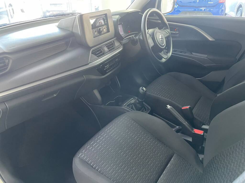 2025 SUZUKI SWIFT, White pearl metallic, 17729Kms, Manual, Hatchback, Petrol, R209 900, NORTIER MOTORS Worcester