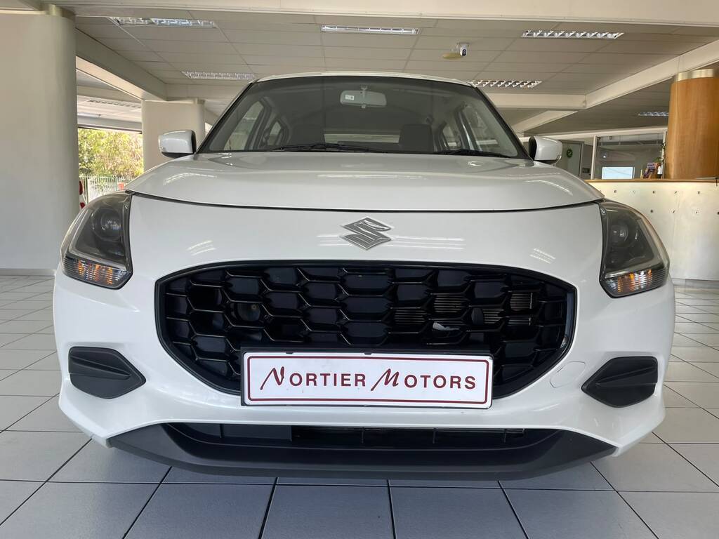 2025 SUZUKI SWIFT, White pearl metallic, 17729Kms, Manual, Hatchback, Petrol, R209 900, NORTIER MOTORS Worcester