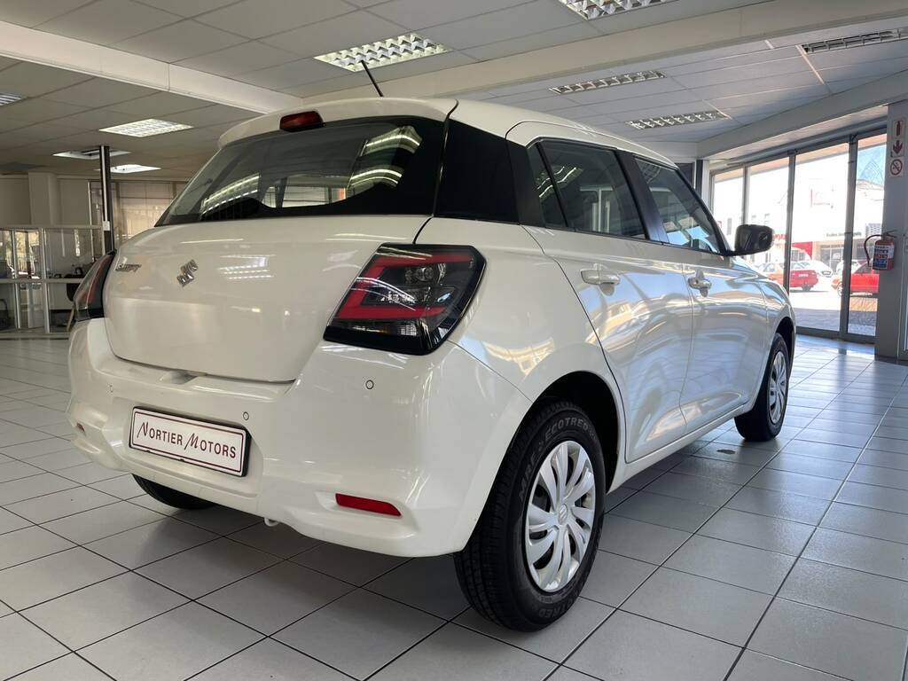 2025 SUZUKI SWIFT, White pearl metallic, 17729Kms, Manual, Hatchback, Petrol, R209 900, NORTIER MOTORS Worcester