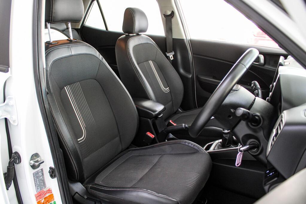 HYUNDAI VENUE - Image 11