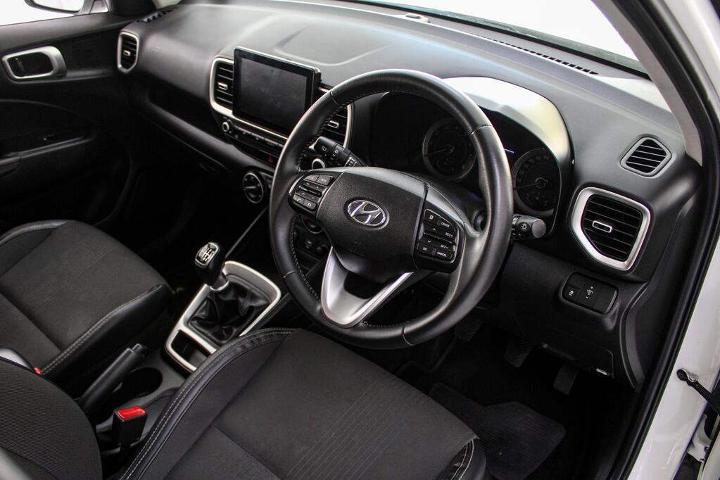 HYUNDAI VENUE - Image 9