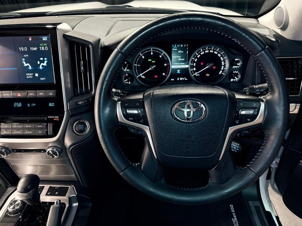 TOYOTA LAND CRUISER 200 V8 4.5D VX-R A/T