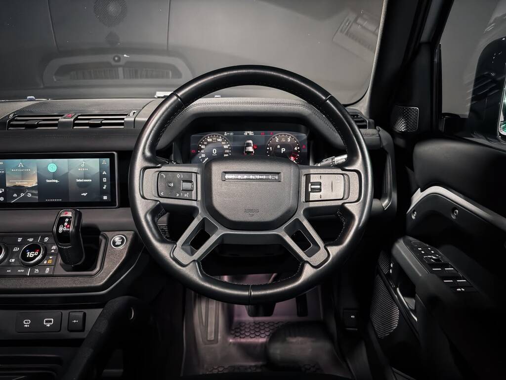 LAND ROVER DEFENDER 110 D300 SE X-DYNAMIC (221KW)