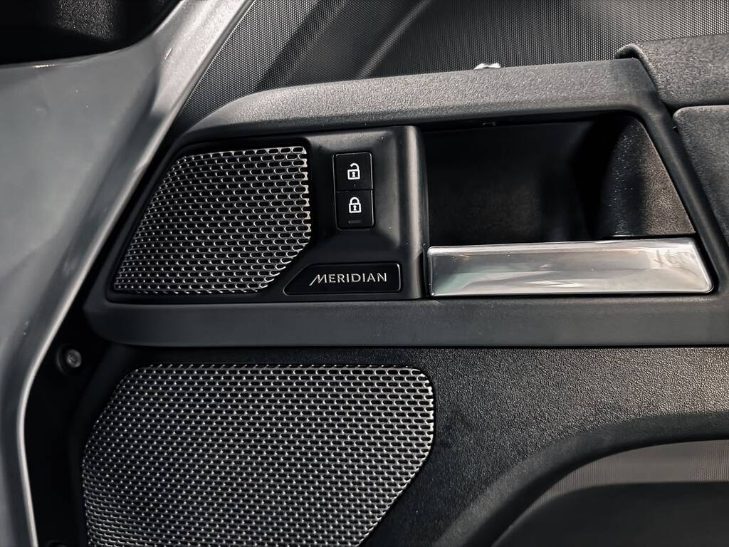 LAND ROVER DEFENDER 110 D300 SE X-DYNAMIC (221KW)