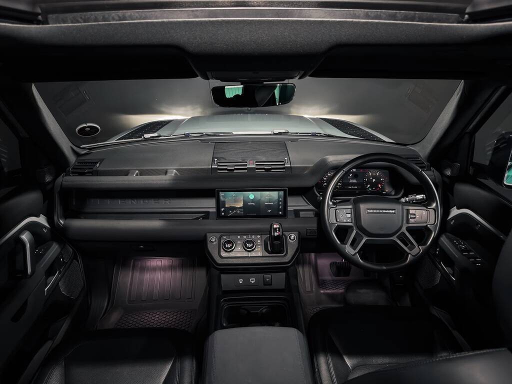 LAND ROVER DEFENDER 110 D300 SE X-DYNAMIC (221KW)