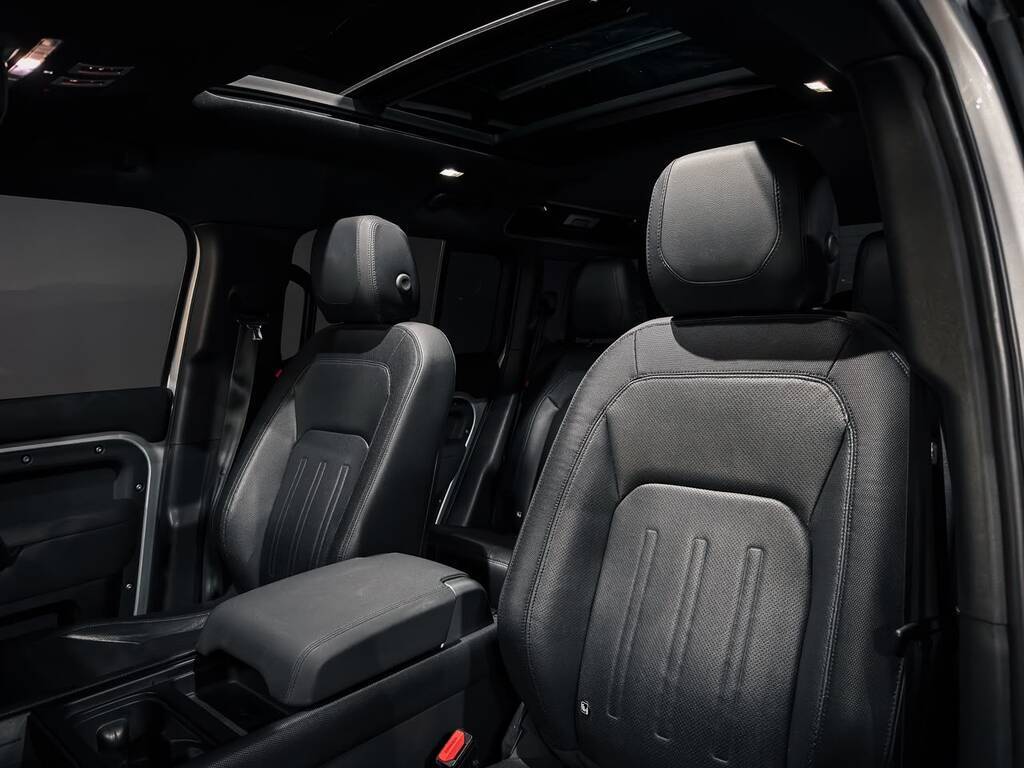 LAND ROVER DEFENDER 110 D300 SE X-DYNAMIC (221KW)