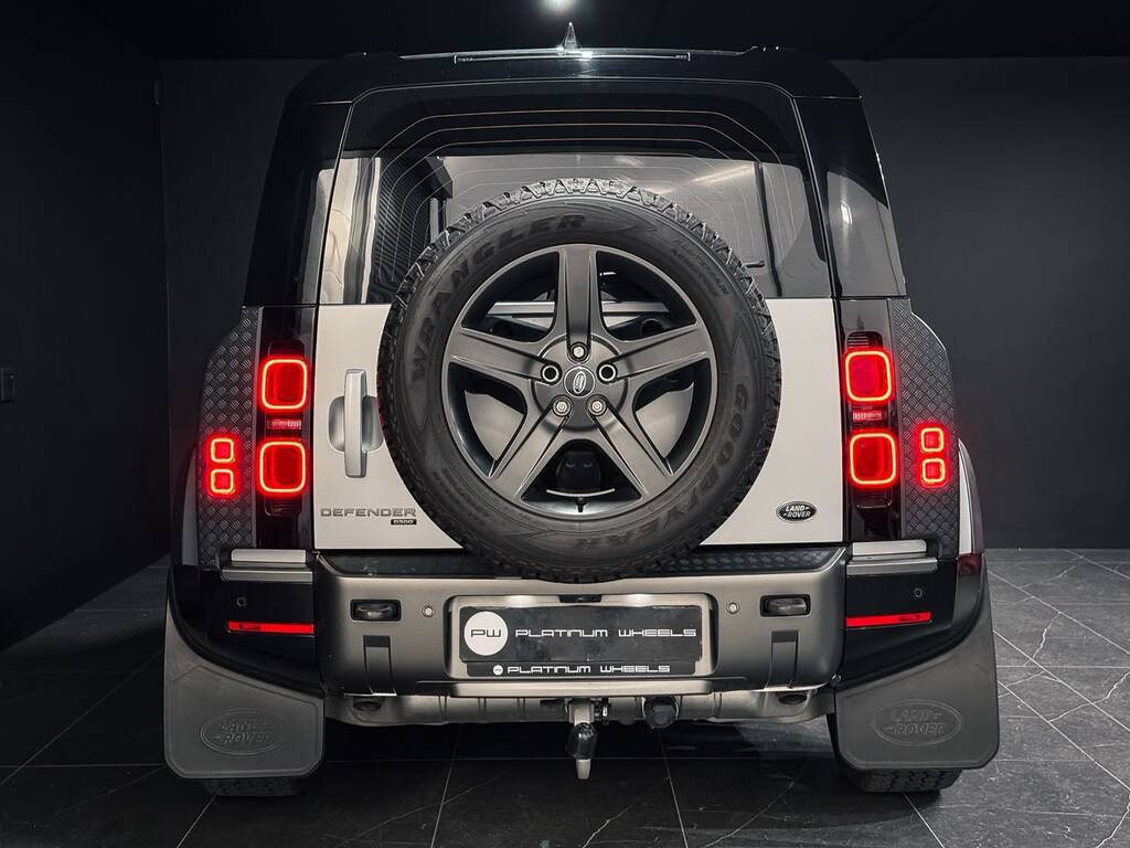 LAND ROVER DEFENDER 110 D300 SE X-DYNAMIC (221KW)