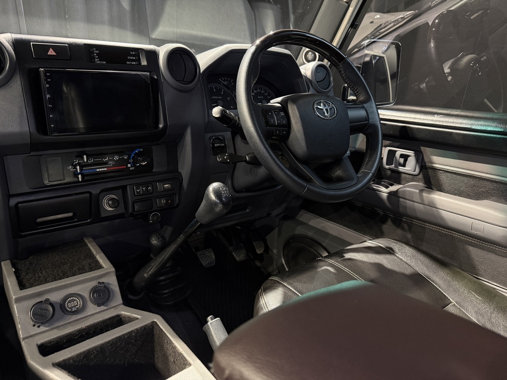 TOYOTA LAND CRUISER 79 4.5D P/U D/C