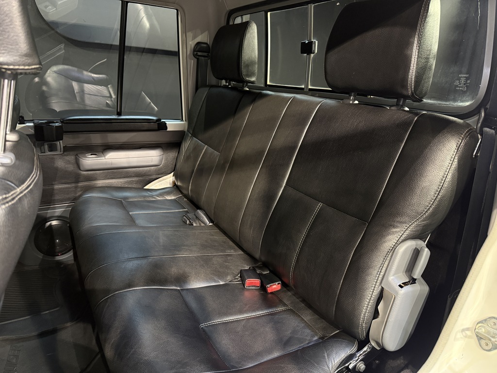 TOYOTA LAND CRUISER 79 4.5D P/U D/C