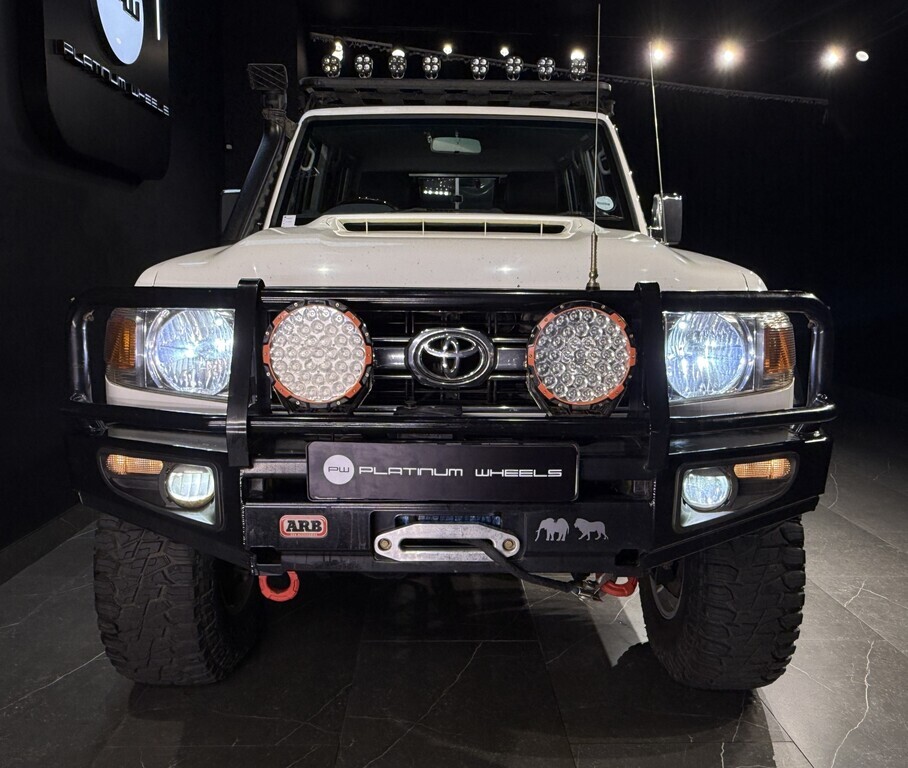 TOYOTA LAND CRUISER 79 4.5D P/U D/C