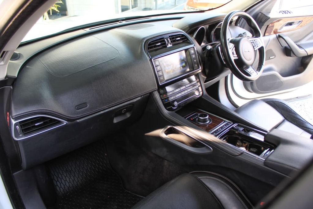 2018 JAGUAR F-PACE, White, 115568Kms, Automatic, , Diesel, R399 995, Goodwood
