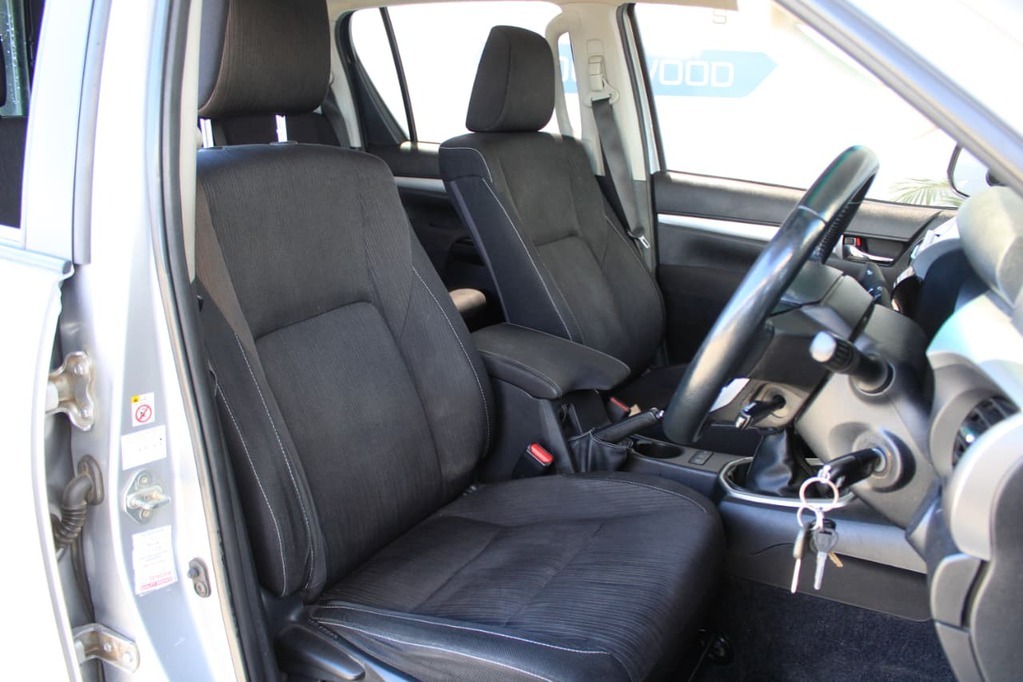 2017 TOYOTA HILUX, Silver, 196349Kms, Manual, , Diesel, R419 995, Goodwood