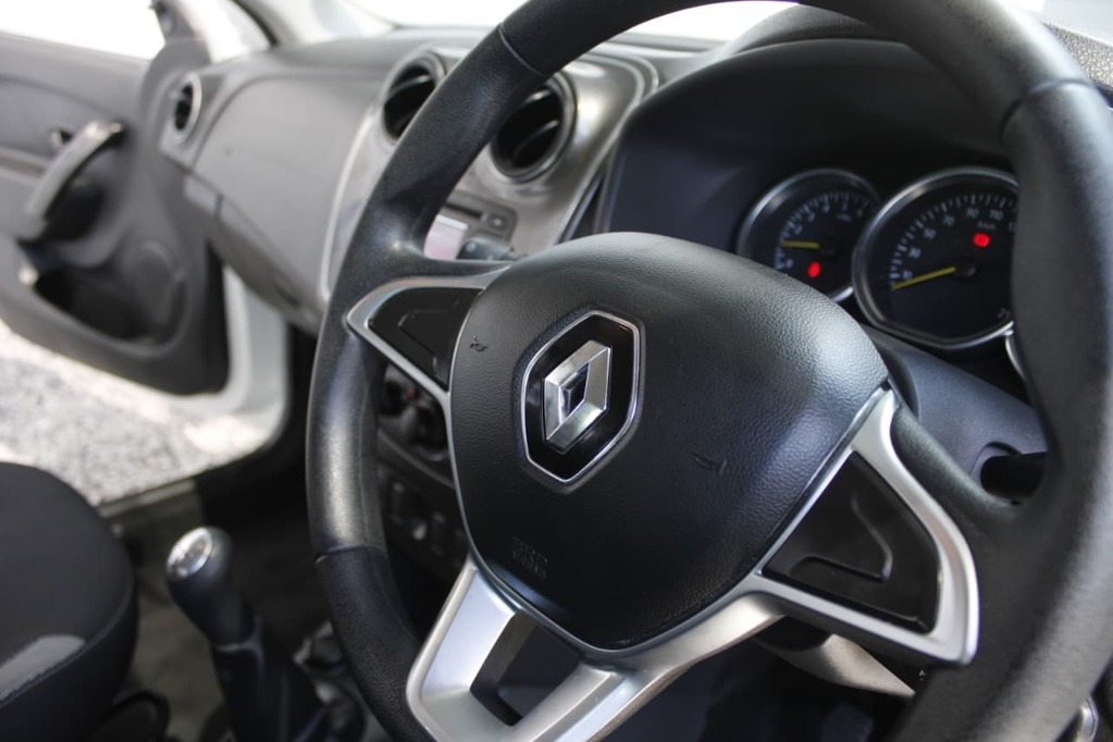 2018 RENAULT SANDERO, White, 122676Kms, Manual, , Petrol, R139 995, Goodwood