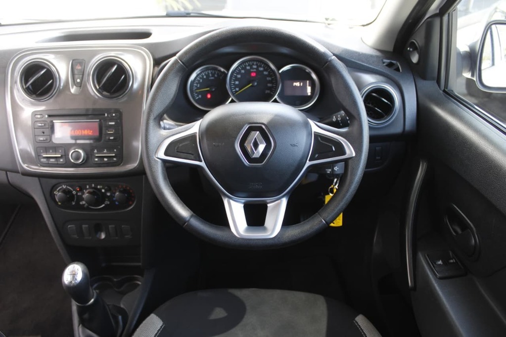 2018 RENAULT SANDERO, White, 122676Kms, Manual, , Petrol, R139 995, Goodwood