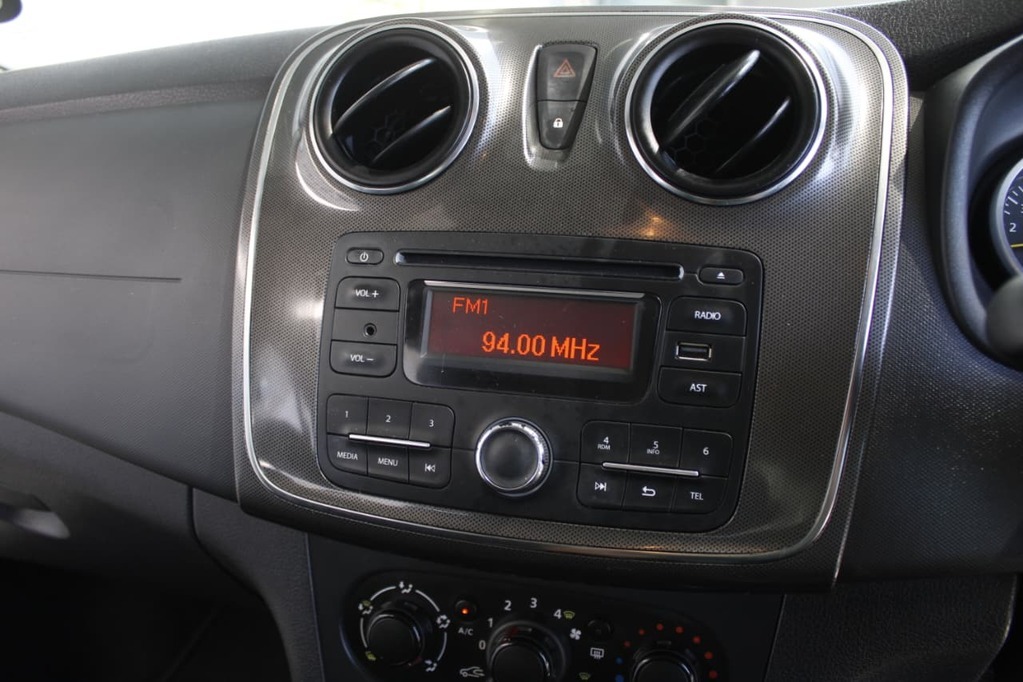 2018 RENAULT SANDERO, White, 122676Kms, Manual, , Petrol, R139 995, Goodwood