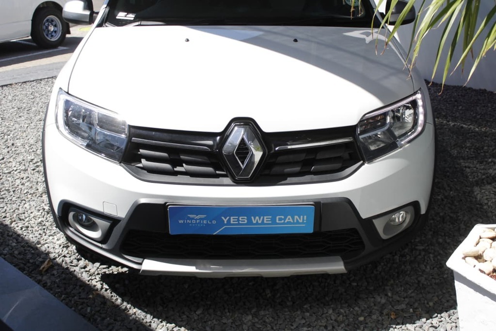 2018 RENAULT SANDERO, White, 122676Kms, Manual, , Petrol, R139 995, Goodwood