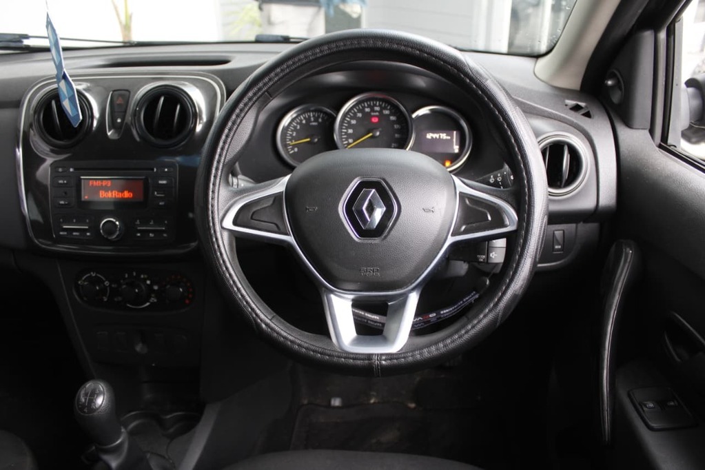 2018 RENAULT SANDERO, Grey, 124479Kms, Manual, , Petrol, R119 995, Wingfield Motors Goodwood