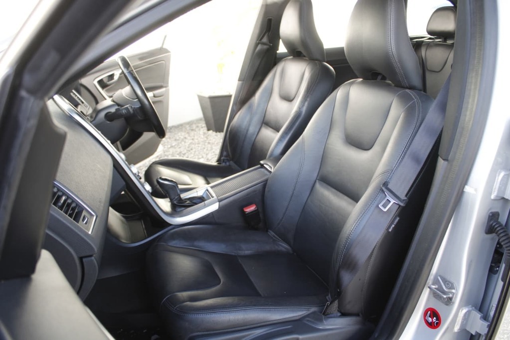 2018 VOLVO XC60, Silver, 105065Kms, Automatic, , Diesel, R289 995, Goodwood