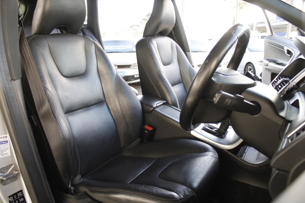 2018 VOLVO XC60, Silver, 105065Kms, Automatic, , Diesel, R289 995, Goodwood